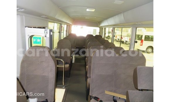 Nunua Imported Toyota Coaster Nyeupe Gari ndani ya Import - Dubai nchini Arusha Nunua Imported Toyota Coaster Nyeupe Gari ndani ya Import - Dubai nchini Arusha