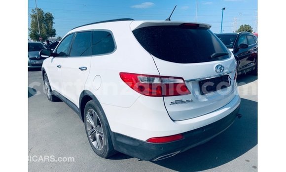 Buy Import Hyundai Santa Fe White Car in Import - Dubai in Arusha Buy Import Hyundai Santa Fe White Car in Import - Dubai in Arusha