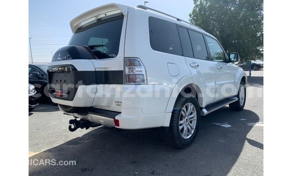 Buy Import Mitsubishi Pajero White Car in Import - Dubai in Arusha Buy Import Mitsubishi Pajero White Car in Import - Dubai in Arusha