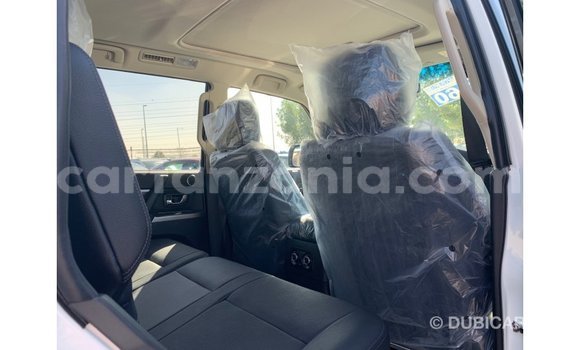Buy Import Mitsubishi Pajero White Car in Import - Dubai in Arusha Buy Import Mitsubishi Pajero White Car in Import - Dubai in Arusha