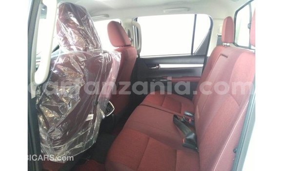 Buy Import Toyota Hilux White Car in Import - Dubai in Arusha Buy Import Toyota Hilux White Car in Import - Dubai in Arusha