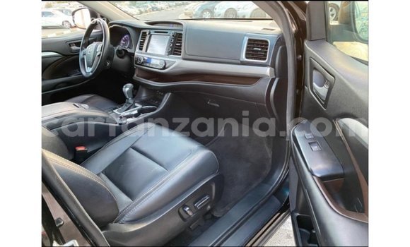 Nunua Imported Toyota Highlander Nyeusi Gari ndani ya Import - Dubai nchini Arusha Nunua Imported Toyota Highlander Nyeusi Gari ndani ya Import - Dubai nchini Arusha