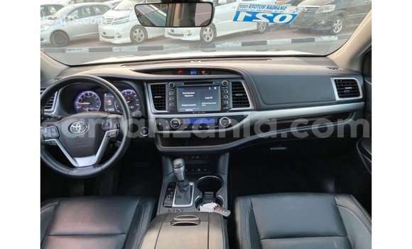 Nunua Imported Toyota Highlander Nyeusi Gari ndani ya Import - Dubai nchini Arusha Nunua Imported Toyota Highlander Nyeusi Gari ndani ya Import - Dubai nchini Arusha