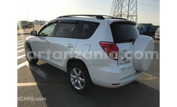 Nunua Imported Toyota 4Runner Nyeupe Gari ndani ya Import - Dubai nchini Arusha Nunua Imported Toyota 4Runner Nyeupe Gari ndani ya Import - Dubai nchini Arusha