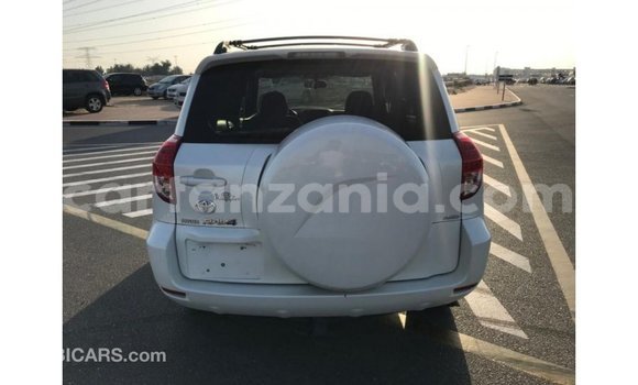 Nunua Imported Toyota 4Runner Nyeupe Gari ndani ya Import - Dubai nchini Arusha Nunua Imported Toyota 4Runner Nyeupe Gari ndani ya Import - Dubai nchini Arusha