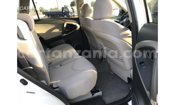 Nunua Imported Toyota 4Runner Nyeupe Gari ndani ya Import - Dubai nchini Arusha Nunua Imported Toyota 4Runner Nyeupe Gari ndani ya Import - Dubai nchini Arusha