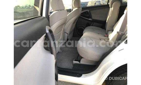 Nunua Imported Toyota 4Runner Nyeupe Gari ndani ya Import - Dubai nchini Arusha Nunua Imported Toyota 4Runner Nyeupe Gari ndani ya Import - Dubai nchini Arusha