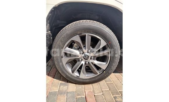 Nunua Imported Toyota Land Cruiser Nyeupe Gari ndani ya Import - Dubai nchini Arusha Nunua Imported Toyota Land Cruiser Nyeupe Gari ndani ya Import - Dubai nchini Arusha