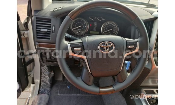 Nunua Imported Toyota Land Cruiser Nyeupe Gari ndani ya Import - Dubai nchini Arusha Nunua Imported Toyota Land Cruiser Nyeupe Gari ndani ya Import - Dubai nchini Arusha