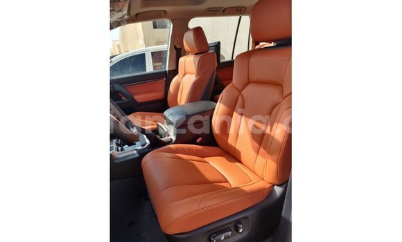 Nunua Imported Toyota Land Cruiser Nyeupe Gari ndani ya Import - Dubai nchini Arusha Nunua Imported Toyota Land Cruiser Nyeupe Gari ndani ya Import - Dubai nchini Arusha