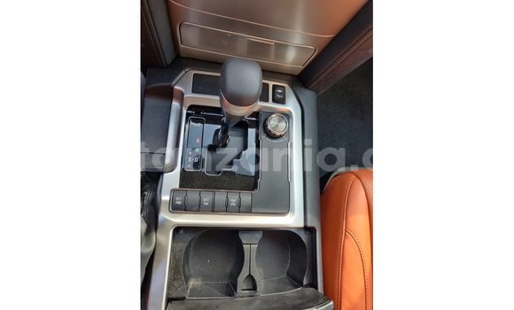 Nunua Imported Toyota Land Cruiser Nyeupe Gari ndani ya Import - Dubai nchini Arusha Nunua Imported Toyota Land Cruiser Nyeupe Gari ndani ya Import - Dubai nchini Arusha