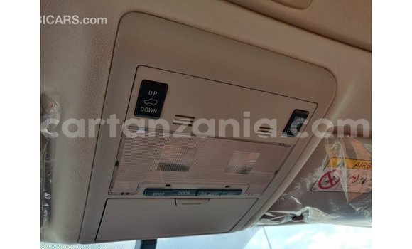 Nunua Imported Toyota Land Cruiser Nyeupe Gari ndani ya Import - Dubai nchini Arusha Nunua Imported Toyota Land Cruiser Nyeupe Gari ndani ya Import - Dubai nchini Arusha