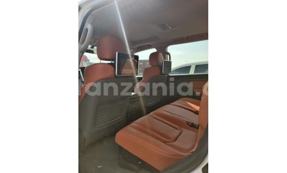 Nunua Imported Toyota Land Cruiser Nyeupe Gari ndani ya Import - Dubai nchini Arusha Nunua Imported Toyota Land Cruiser Nyeupe Gari ndani ya Import - Dubai nchini Arusha