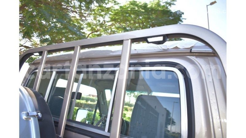 Big with watermark toyota land cruiser arusha import dubai 7829