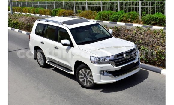 Nunua Imported Toyota Land Cruiser Nyeupe Gari ndani ya Import - Dubai nchini Arusha Nunua Imported Toyota Land Cruiser Nyeupe Gari ndani ya Import - Dubai nchini Arusha