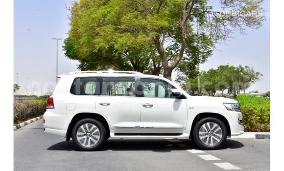 Nunua Imported Toyota Land Cruiser Nyeupe Gari ndani ya Import - Dubai nchini Arusha Nunua Imported Toyota Land Cruiser Nyeupe Gari ndani ya Import - Dubai nchini Arusha