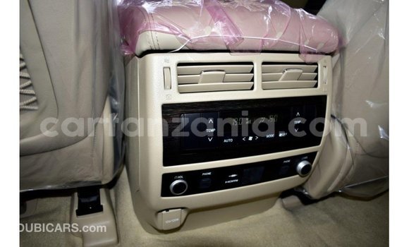 Nunua Imported Toyota Land Cruiser Nyeupe Gari ndani ya Import - Dubai nchini Arusha Nunua Imported Toyota Land Cruiser Nyeupe Gari ndani ya Import - Dubai nchini Arusha
