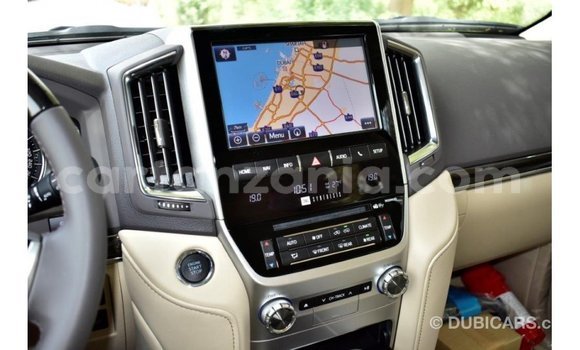 Nunua Imported Toyota Land Cruiser Nyeupe Gari ndani ya Import - Dubai nchini Arusha Nunua Imported Toyota Land Cruiser Nyeupe Gari ndani ya Import - Dubai nchini Arusha