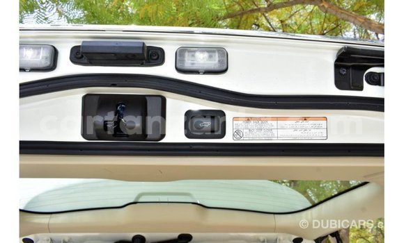 Nunua Imported Toyota Land Cruiser Nyeupe Gari ndani ya Import - Dubai nchini Arusha Nunua Imported Toyota Land Cruiser Nyeupe Gari ndani ya Import - Dubai nchini Arusha