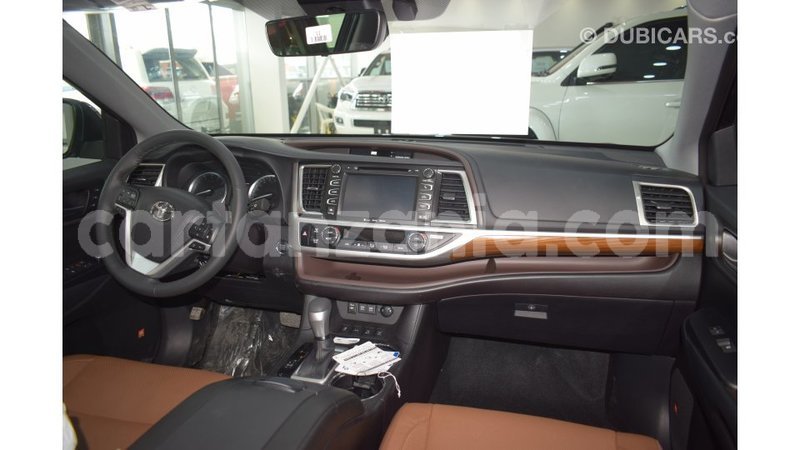 Big with watermark toyota highlander arusha import dubai 7835
