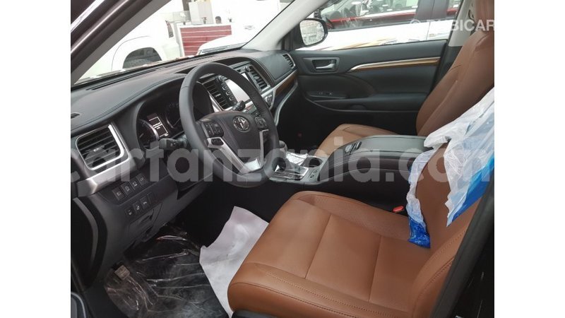 Big with watermark toyota highlander arusha import dubai 7835