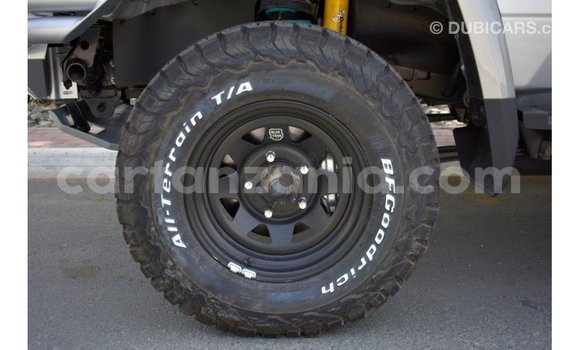 Nunua Imported Toyota Land Cruiser Nyingine Gari ndani ya Import - Dubai nchini Arusha Nunua Imported Toyota Land Cruiser Nyingine Gari ndani ya Import - Dubai nchini Arusha