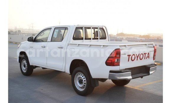 Buy Import Toyota Hilux White Car in Import - Dubai in Arusha Buy Import Toyota Hilux White Car in Import - Dubai in Arusha