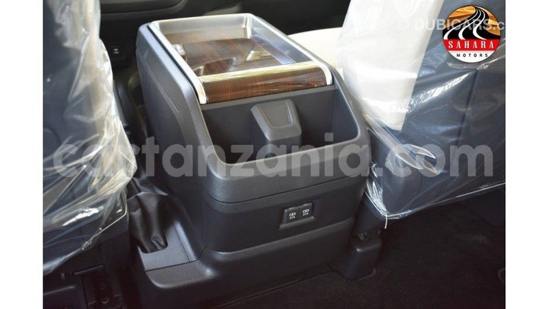 Big with watermark toyota granvia arusha import dubai 7847