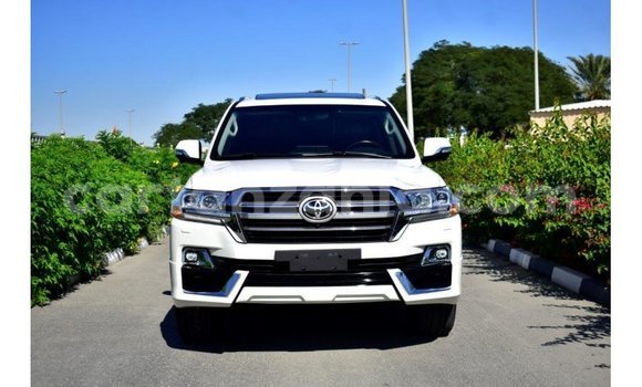 Nunua Imported Toyota Land Cruiser Nyeupe Gari ndani ya Import - Dubai nchini Arusha Nunua Imported Toyota Land Cruiser Nyeupe Gari ndani ya Import - Dubai nchini Arusha