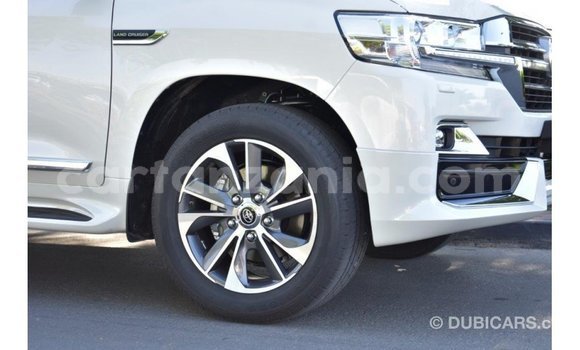 Nunua Imported Toyota Land Cruiser Nyeupe Gari ndani ya Import - Dubai nchini Arusha Nunua Imported Toyota Land Cruiser Nyeupe Gari ndani ya Import - Dubai nchini Arusha