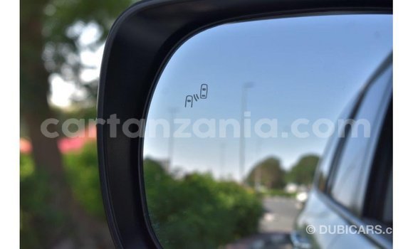 Nunua Imported Toyota Land Cruiser Nyeupe Gari ndani ya Import - Dubai nchini Arusha Nunua Imported Toyota Land Cruiser Nyeupe Gari ndani ya Import - Dubai nchini Arusha