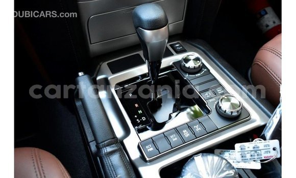 Nunua Imported Toyota Land Cruiser Nyeupe Gari ndani ya Import - Dubai nchini Arusha Nunua Imported Toyota Land Cruiser Nyeupe Gari ndani ya Import - Dubai nchini Arusha