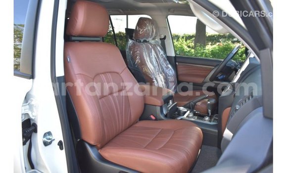 Nunua Imported Toyota Land Cruiser Nyeupe Gari ndani ya Import - Dubai nchini Arusha Nunua Imported Toyota Land Cruiser Nyeupe Gari ndani ya Import - Dubai nchini Arusha