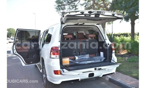 Nunua Imported Toyota Land Cruiser Nyeupe Gari ndani ya Import - Dubai nchini Arusha Nunua Imported Toyota Land Cruiser Nyeupe Gari ndani ya Import - Dubai nchini Arusha