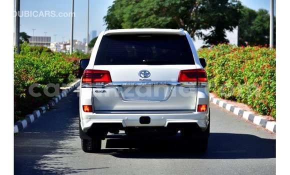 Nunua Imported Toyota Land Cruiser Nyeupe Gari ndani ya Import - Dubai nchini Arusha Nunua Imported Toyota Land Cruiser Nyeupe Gari ndani ya Import - Dubai nchini Arusha