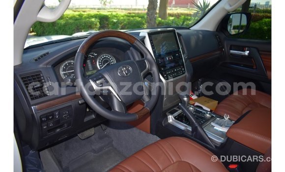 Buy Import Toyota Land Cruiser White Car in Import - Dubai in Arusha Buy Import Toyota Land Cruiser White Car in Import - Dubai in Arusha