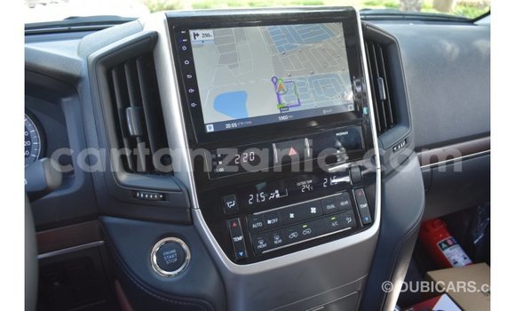 Buy Import Toyota Land Cruiser White Car in Import - Dubai in Arusha Buy Import Toyota Land Cruiser White Car in Import - Dubai in Arusha