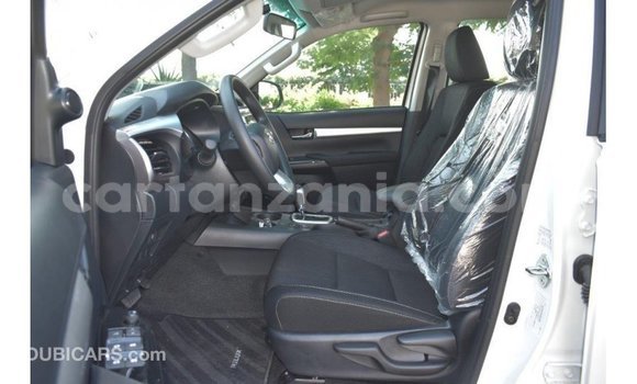 Buy Import Toyota Hilux White Car in Import - Dubai in Arusha Buy Import Toyota Hilux White Car in Import - Dubai in Arusha
