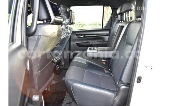 Buy Import Toyota Hilux White Car in Import - Dubai in Arusha Buy Import Toyota Hilux White Car in Import - Dubai in Arusha