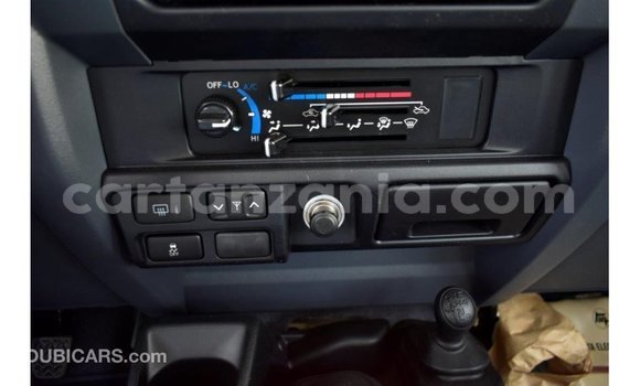 Buy Import Toyota Land Cruiser Beige Car in Import - Dubai in Arusha Buy Import Toyota Land Cruiser Beige Car in Import - Dubai in Arusha