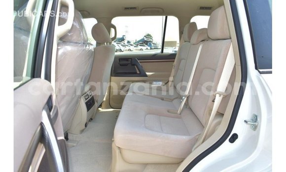 Buy Import Toyota Land Cruiser White Car in Import - Dubai in Arusha Buy Import Toyota Land Cruiser White Car in Import - Dubai in Arusha