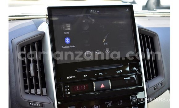 Buy Import Toyota Land Cruiser White Car in Import - Dubai in Arusha Buy Import Toyota Land Cruiser White Car in Import - Dubai in Arusha