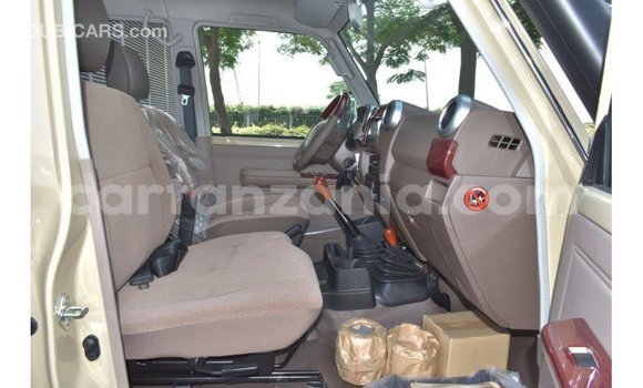 Buy Import Toyota Land Cruiser Beige Car in Import - Dubai in Arusha Buy Import Toyota Land Cruiser Beige Car in Import - Dubai in Arusha