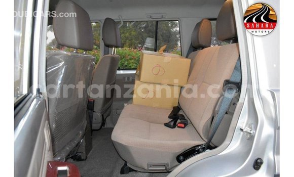 Nunua Imported Toyota Land Cruiser Nyingine Gari ndani ya Import - Dubai nchini Arusha Nunua Imported Toyota Land Cruiser Nyingine Gari ndani ya Import - Dubai nchini Arusha