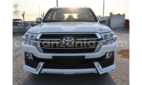 Nunua Imported Toyota Land Cruiser Nyeupe Gari ndani ya Import - Dubai nchini Arusha Nunua Imported Toyota Land Cruiser Nyeupe Gari ndani ya Import - Dubai nchini Arusha