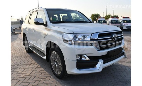 Nunua Imported Toyota Land Cruiser Nyeupe Gari ndani ya Import - Dubai nchini Arusha Nunua Imported Toyota Land Cruiser Nyeupe Gari ndani ya Import - Dubai nchini Arusha