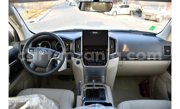 Nunua Imported Toyota Land Cruiser Nyeupe Gari ndani ya Import - Dubai nchini Arusha Nunua Imported Toyota Land Cruiser Nyeupe Gari ndani ya Import - Dubai nchini Arusha