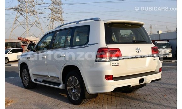 Nunua Imported Toyota Land Cruiser Nyeupe Gari ndani ya Import - Dubai nchini Arusha Nunua Imported Toyota Land Cruiser Nyeupe Gari ndani ya Import - Dubai nchini Arusha