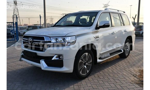 Nunua Imported Toyota Land Cruiser Nyeupe Gari ndani ya Import - Dubai nchini Arusha Nunua Imported Toyota Land Cruiser Nyeupe Gari ndani ya Import - Dubai nchini Arusha