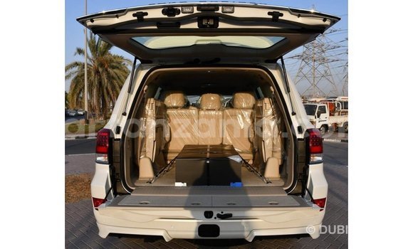 Nunua Imported Toyota Land Cruiser Nyeupe Gari ndani ya Import - Dubai nchini Arusha Nunua Imported Toyota Land Cruiser Nyeupe Gari ndani ya Import - Dubai nchini Arusha